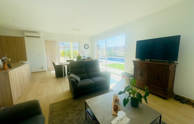 Resale - Villa - Torrevieja - La Siesta