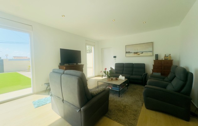 Resale - Villa - Torrevieja - La Siesta