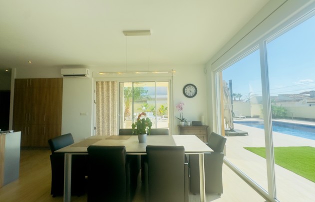 Resale - Villa - Torrevieja - La Siesta