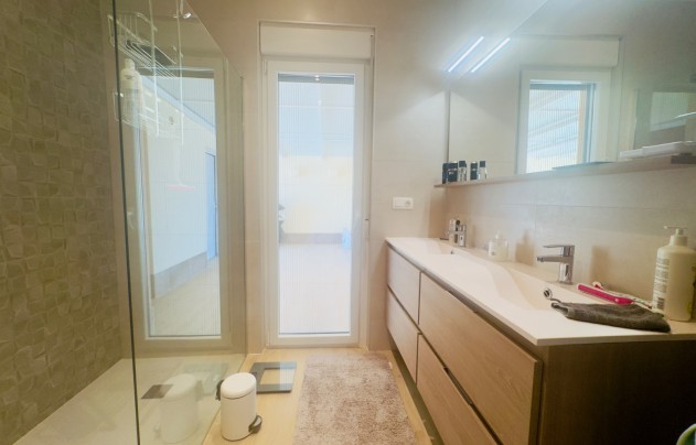 Resale - Villa - Torrevieja - La Siesta