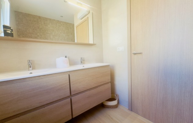 Resale - Villa - Torrevieja - La Siesta