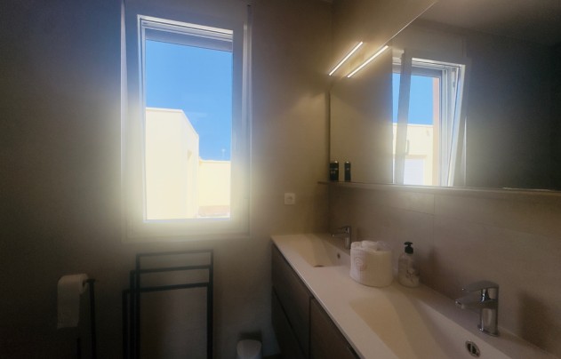 Resale - Villa - Torrevieja - La Siesta