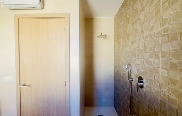 Resale - Villa - Torrevieja - La Siesta