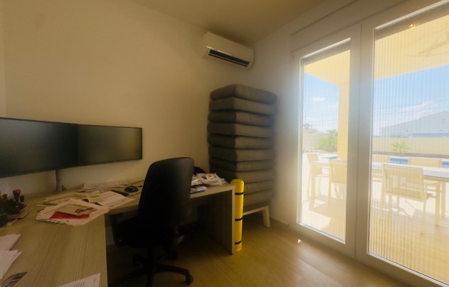 Resale - Villa - Torrevieja - La Siesta