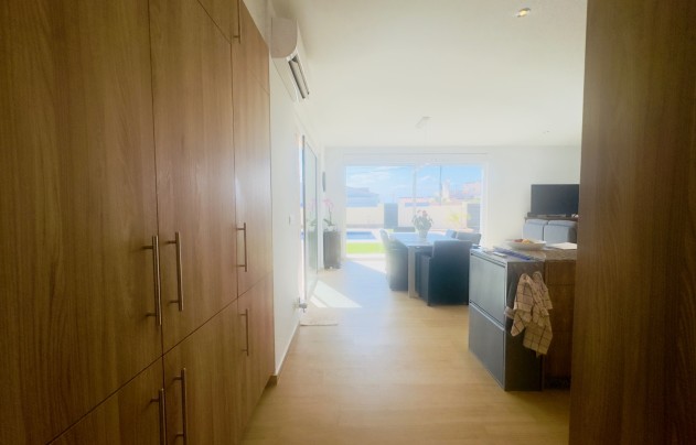 Resale - Villa - Torrevieja - La Siesta