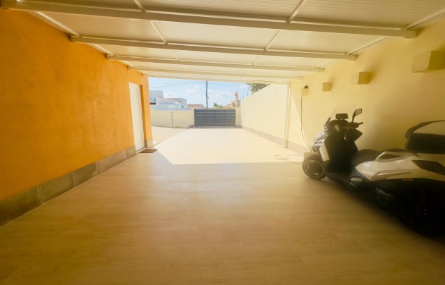 Resale - Villa - Torrevieja - La Siesta