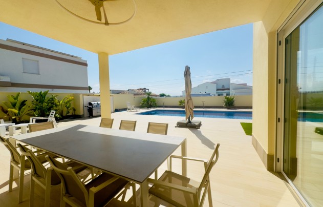Resale - Villa - Torrevieja - La Siesta