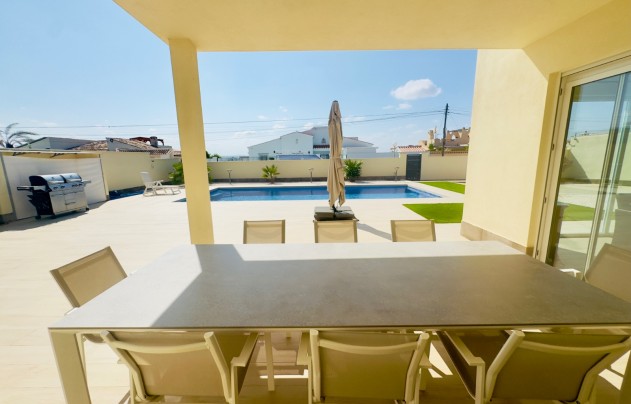Resale - Villa - Torrevieja - La Siesta