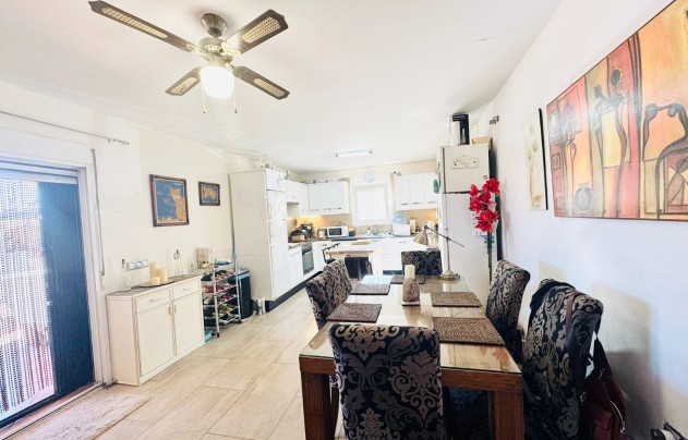 Resale - Villa - Torrevieja - Los Balcones