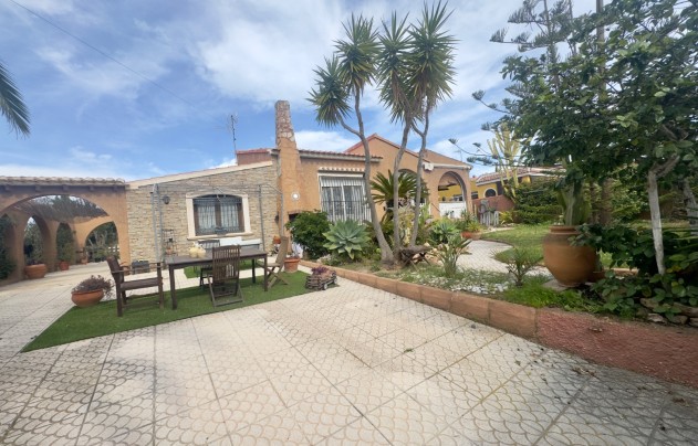 Resale - Villa - Torrevieja - Aguas Nuevas