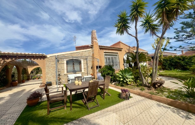 Resale - Villa - Torrevieja - Aguas Nuevas