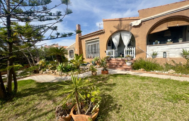 Resale - Villa - Torrevieja - Aguas Nuevas
