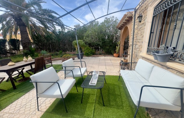 Resale - Villa - Torrevieja - Aguas Nuevas