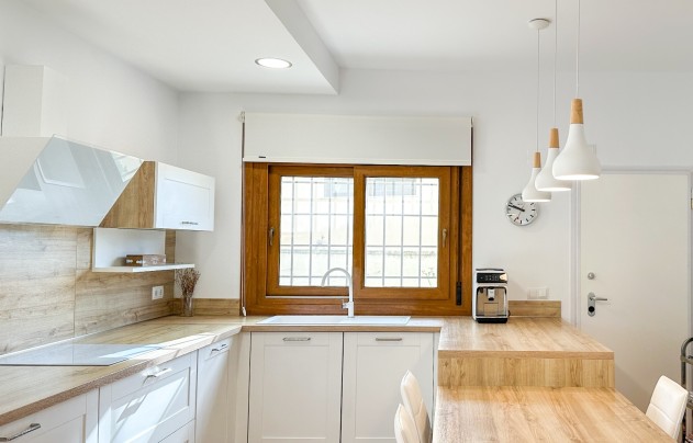 Herverkoop - Villa - Alicante - Campoamor