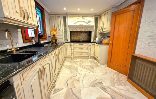 Revente - Apartment - Alicante - Centro