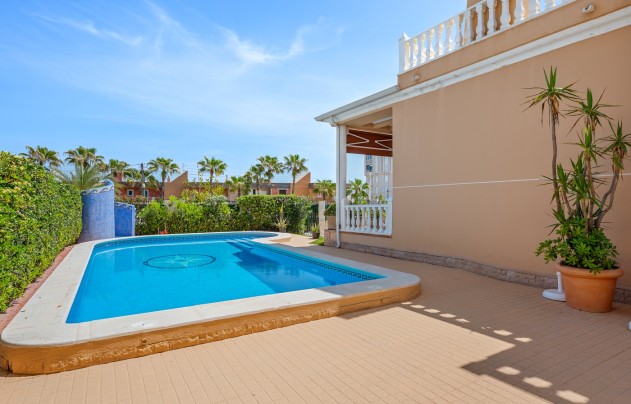 Resale - Villa - Torrevieja - La Mata
