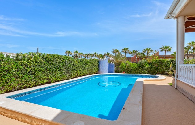 Resale - Villa - Torrevieja - La Mata