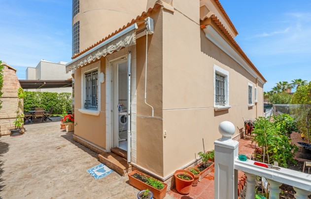 Resale - Villa - Torrevieja - La Mata