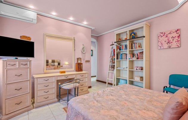 Resale - Villa - Torrevieja - La Mata