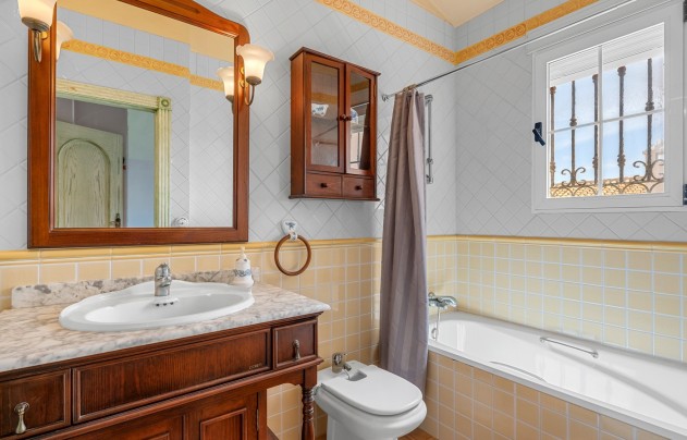 Resale - Villa - Torrevieja - La Mata