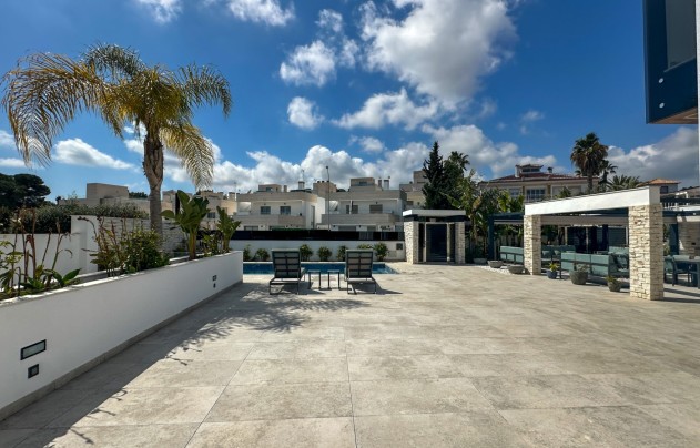 Resale - Villa - Orihuela Costa - Villamartín