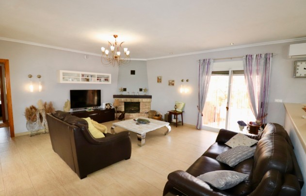 Resale - Villa - Albatera