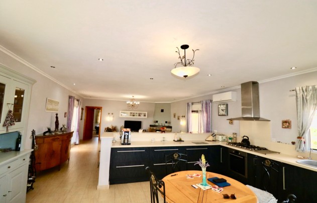 Resale - Villa - Albatera