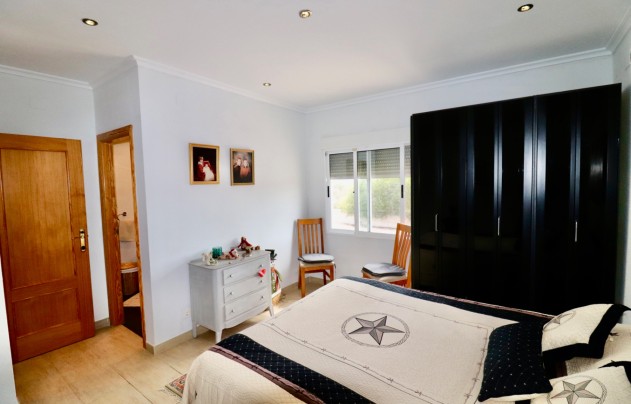 Resale - Villa - Albatera