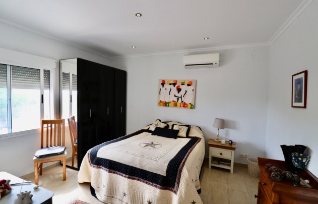 Resale - Villa - Albatera