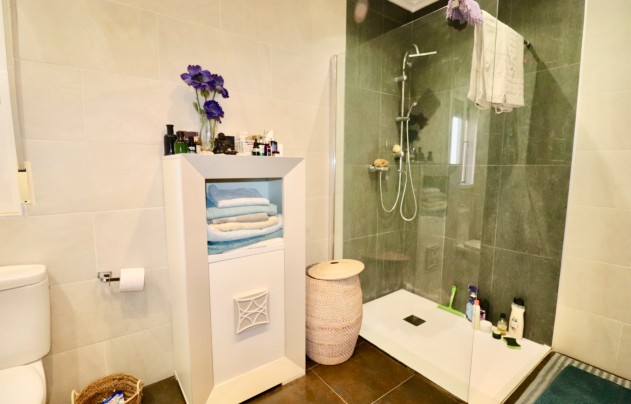 Resale - Villa - Albatera