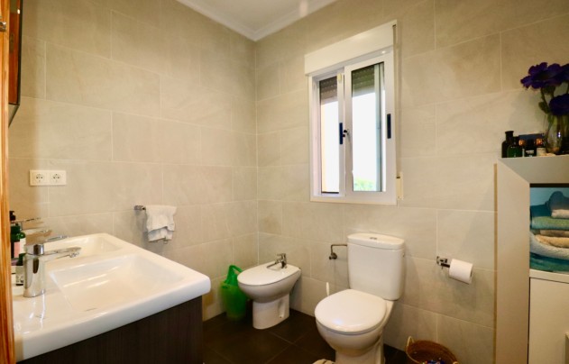 Resale - Villa - Albatera