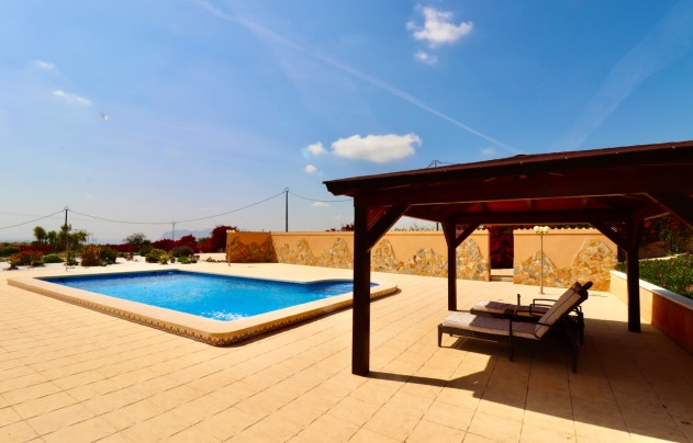 Resale - Villa - Albatera