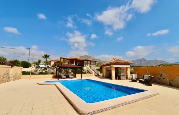 Resale - Villa - Albatera