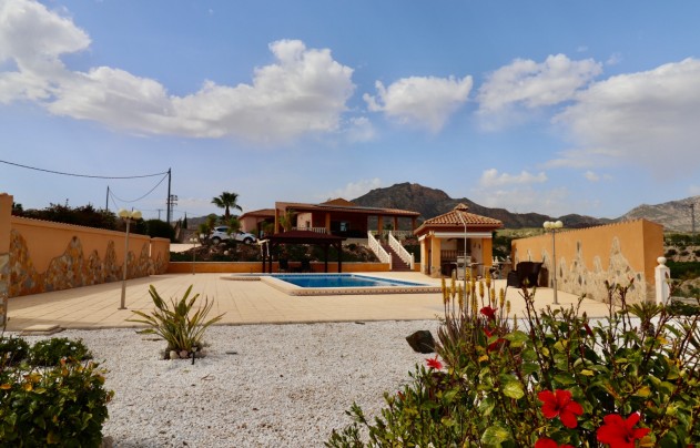 Resale - Villa - Albatera