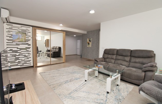 Resale - Villa - Villamartín