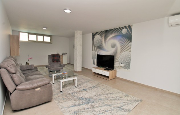 Resale - Villa - Villamartín