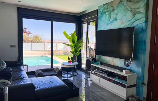 Herverkoop - Villa - Torrevieja - Los Balcones