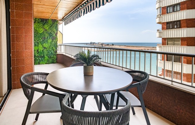 Resale - Apartment - Torrevieja - Acequion