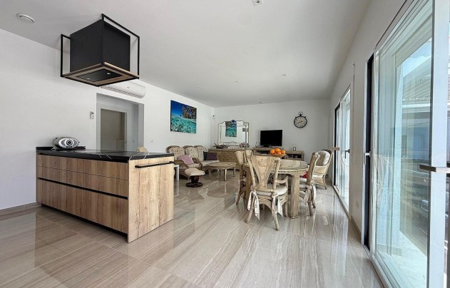 Resale - Villa - Salinas