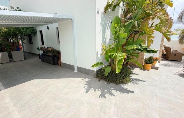 Reventa - Villa - Los Montesinos - La Herrada