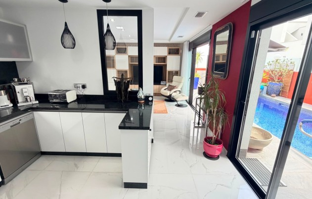 Reventa - Villa - Los Montesinos - La Herrada