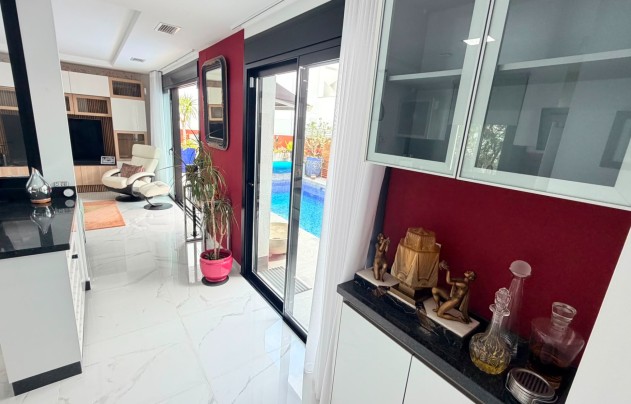 Reventa - Villa - Los Montesinos - La Herrada