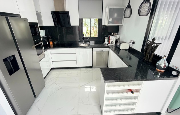 Reventa - Villa - Los Montesinos - La Herrada