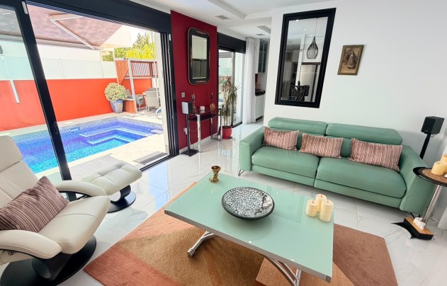 Reventa - Villa - Los Montesinos - La Herrada
