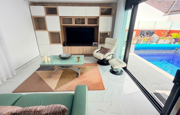 Reventa - Villa - Los Montesinos - La Herrada
