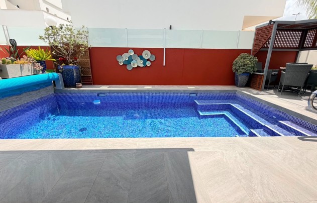 Reventa - Villa - Los Montesinos - La Herrada
