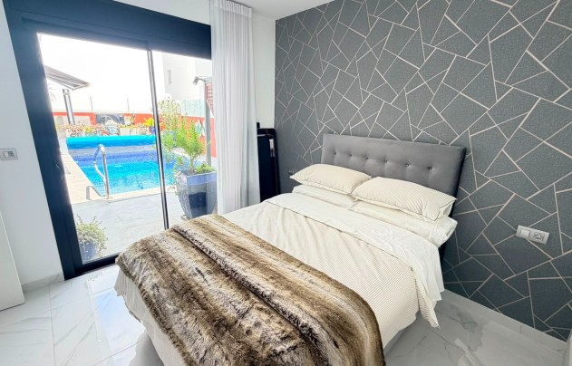 Reventa - Villa - Los Montesinos - La Herrada