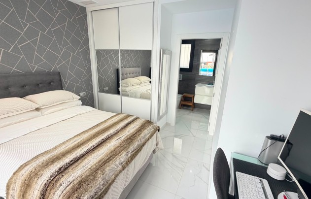 Reventa - Villa - Los Montesinos - La Herrada