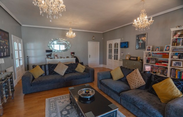 Resale - Villa - Las Heredades - Heredades