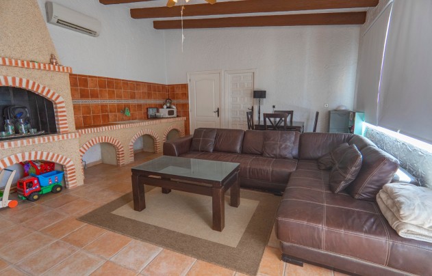 Resale - Villa - Las Heredades - Heredades